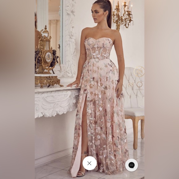 Beautiful pink dress with floral appliqué - Picture 5 of 5